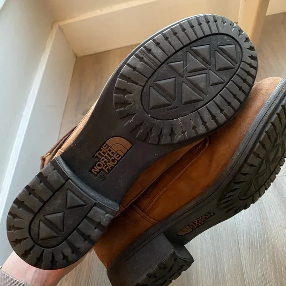 The North Face Tan Lace-Up Women's Boots. - Picture 6 of 7